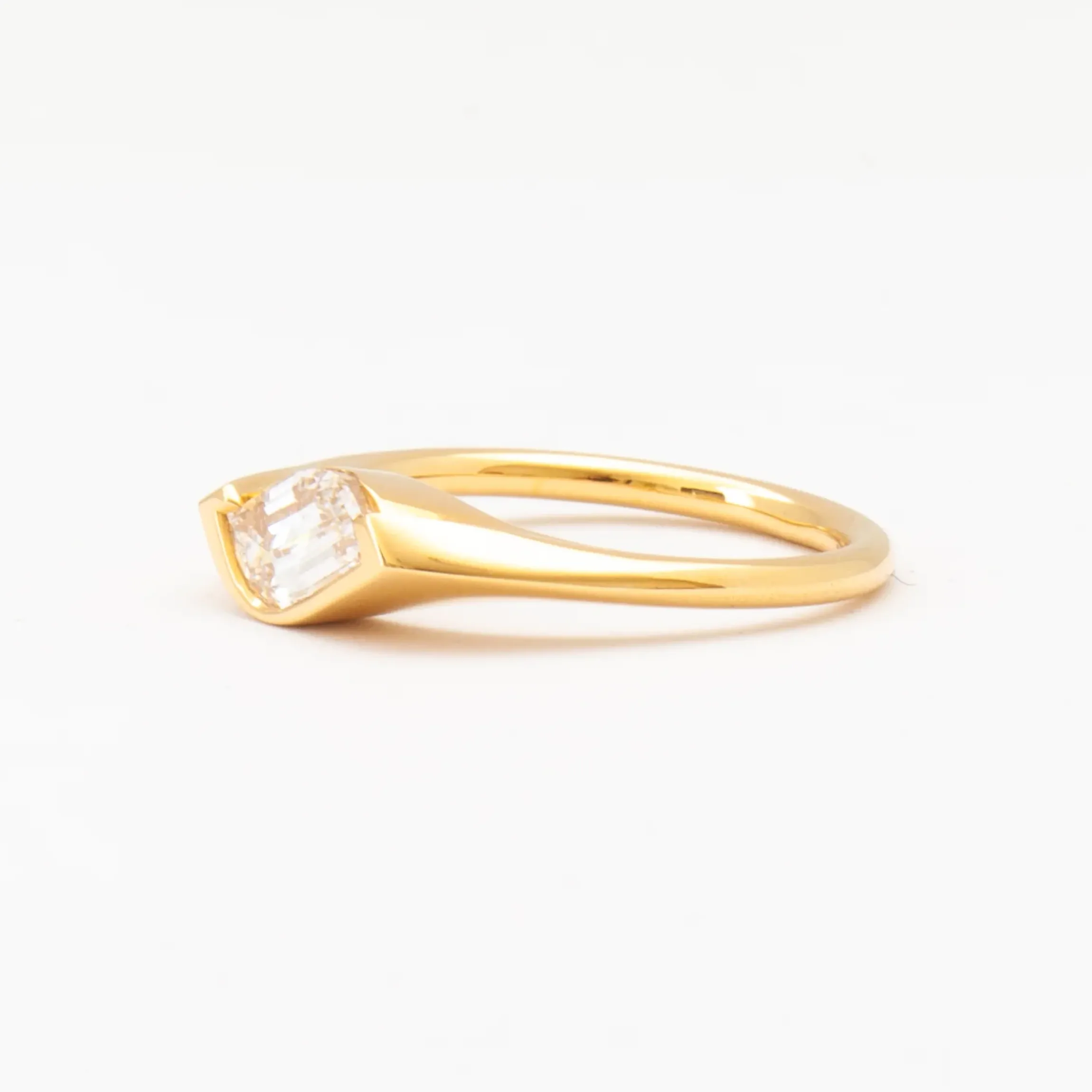 0.90 ct Flame-cut Diamond Ring