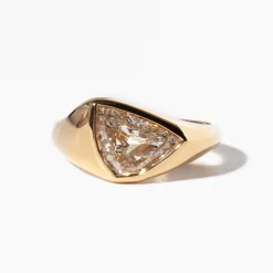 2.01 ct Floe Diamond Ring