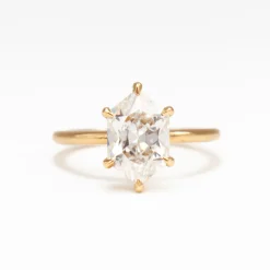 2.54 ct Lab-Grown Hexagonal Brilliant Coursiere Ring