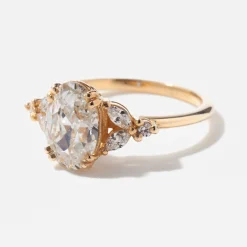 2.14 ct Lab-Grown Oval Diamond Goldie Ring