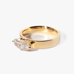 1.40 ct Lab-Grown Step-cut Oval Temple Ring