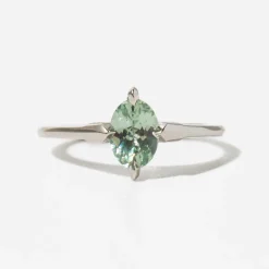 0.90 ct Montana Sapphire Minimalist Rise Ring