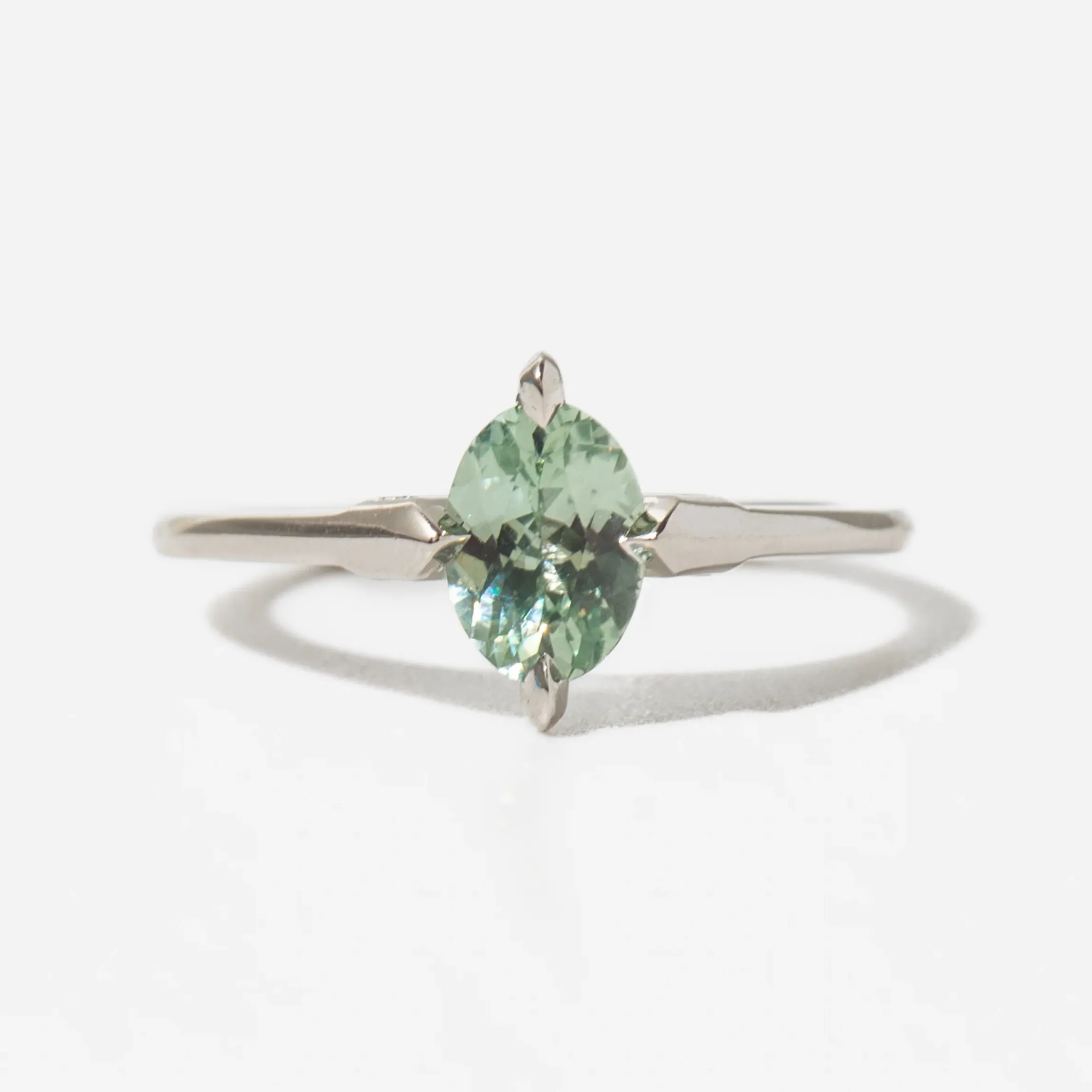 0.90 ct Montana Sapphire Minimalist Rise Ring