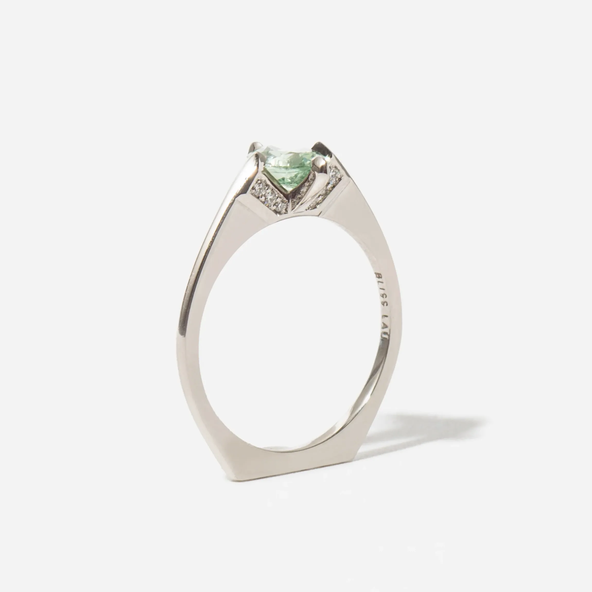 0.90 ct Montana Sapphire Minimalist Rise Ring