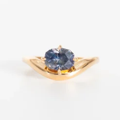 1.72 ct Oval Umba Sapphire Piscine Ring