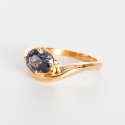 1.72 ct Oval Umba Sapphire Piscine Ring