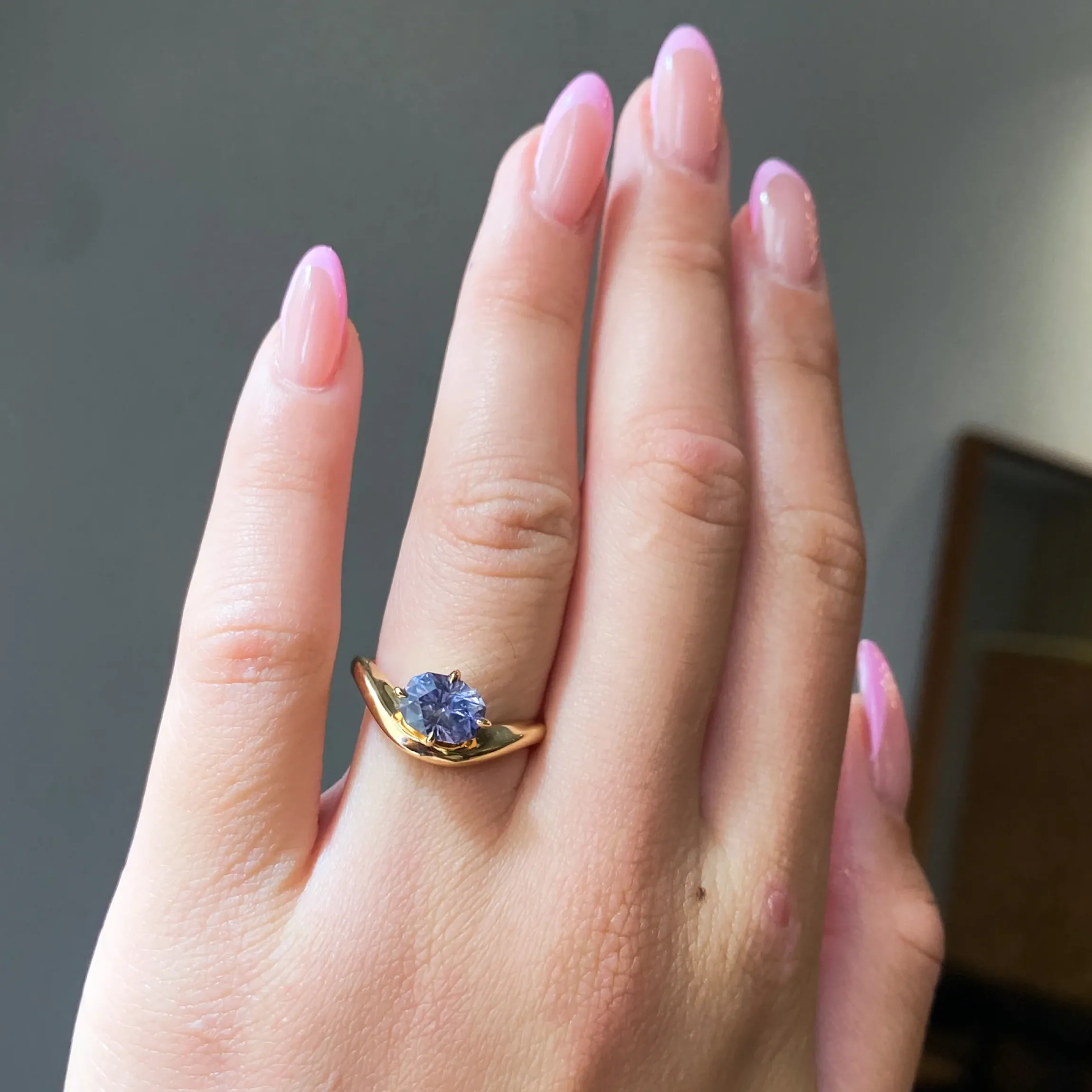 1.72 ct Oval Umba Sapphire Piscine Ring