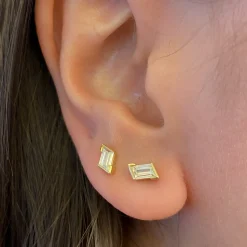 0.45 ctw Rhombus Diamond Temple Half-Bezel Studs