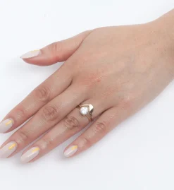 Avens Round Cut Ring