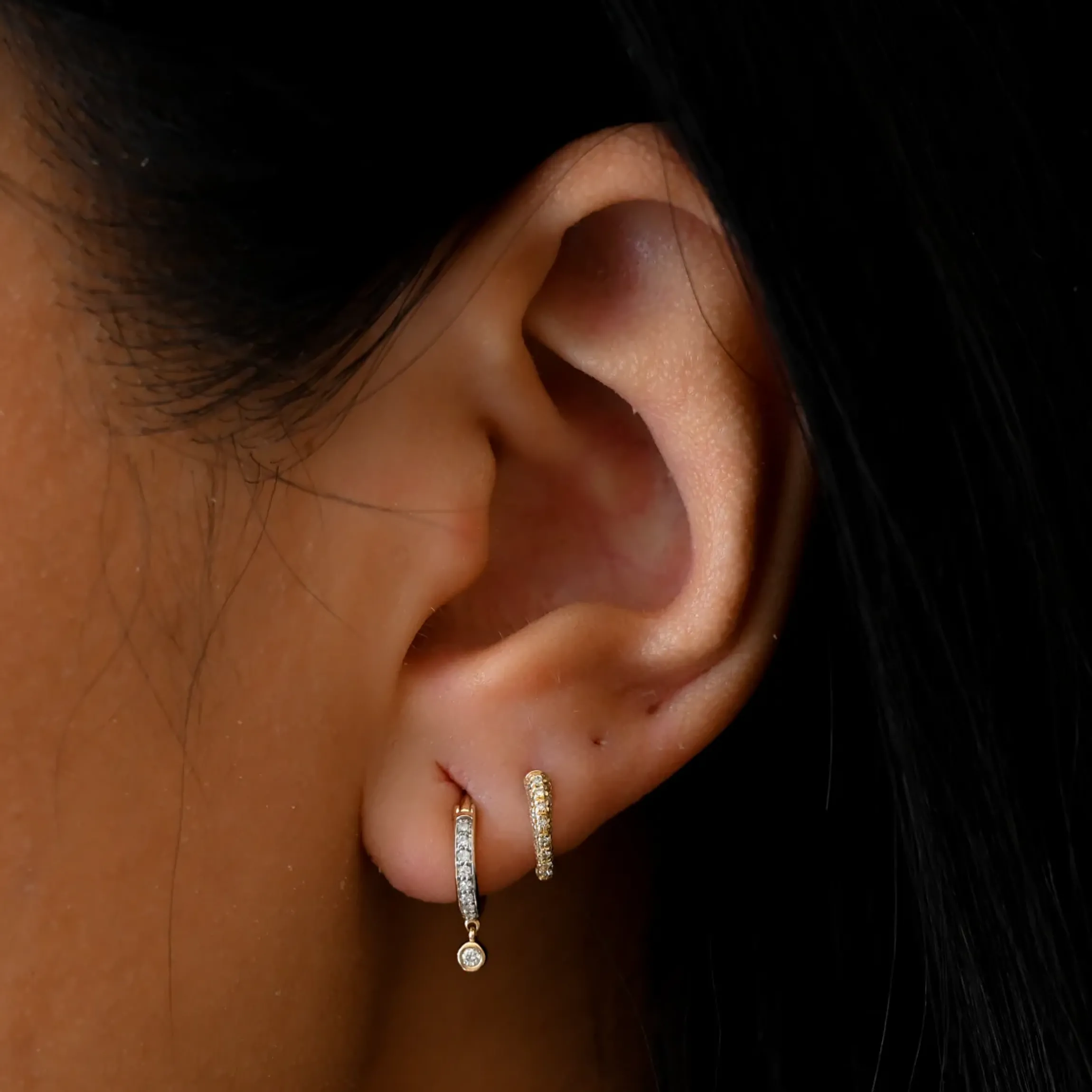 Colmillo Half White Pavé Diamond Huggies