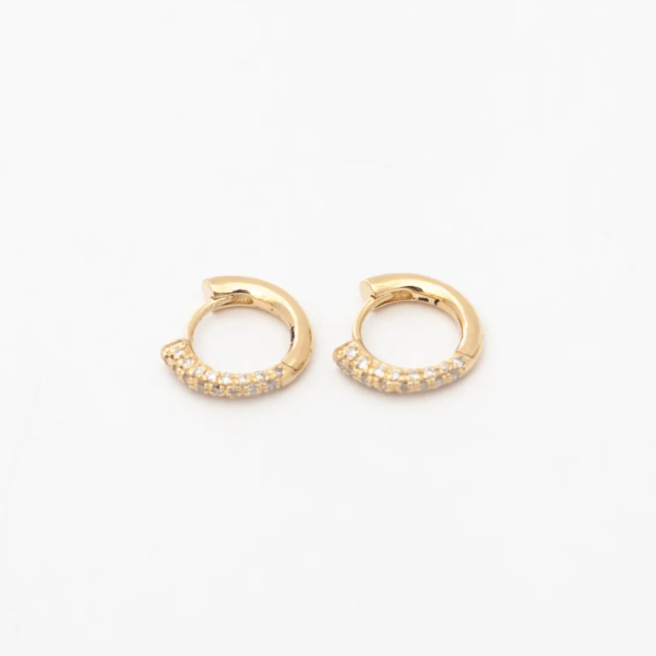 Colmillo Half White Pavé Diamond Huggies