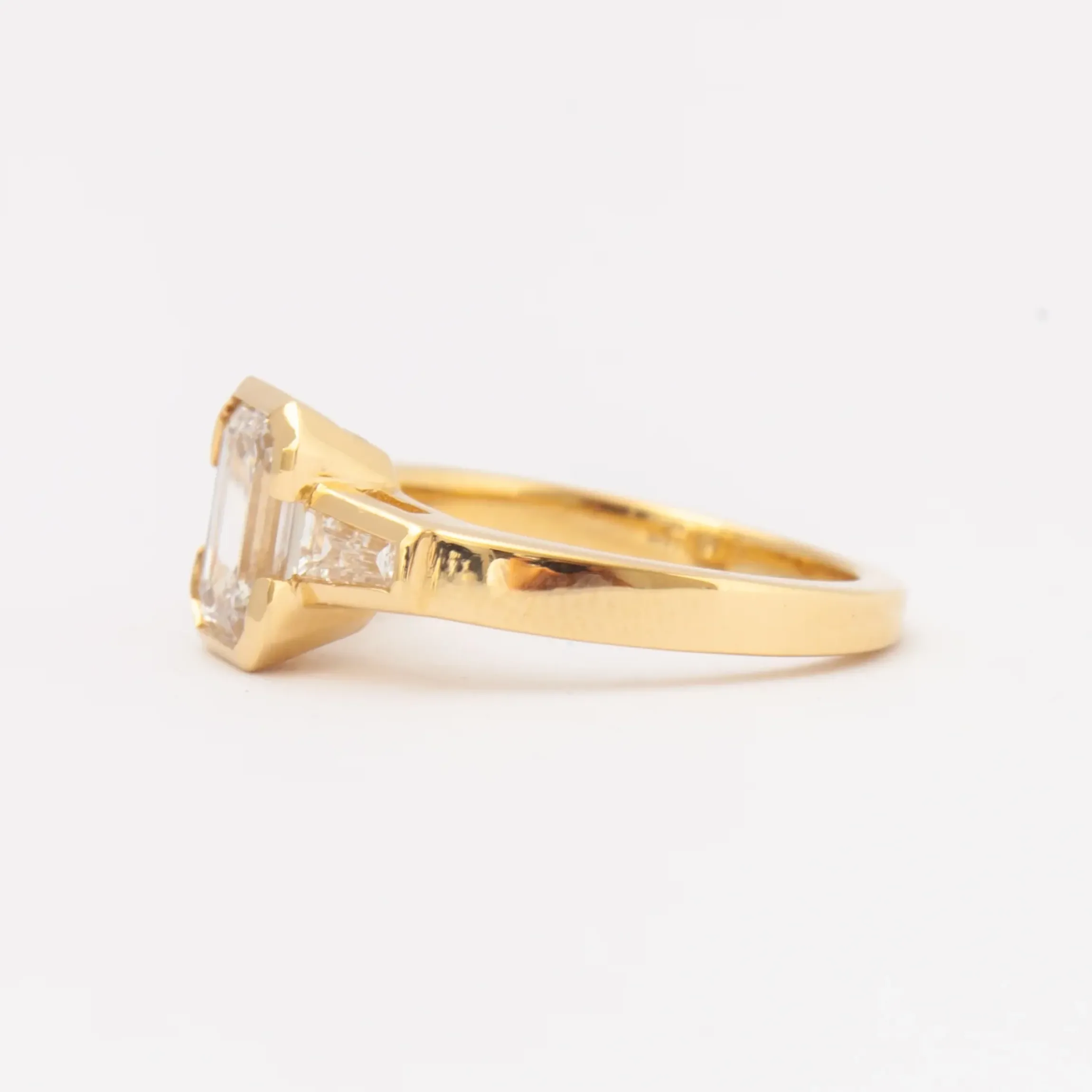 Emerald-cut Ponte Three-Stone Ring