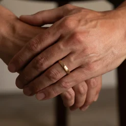 Herald 4mm Hammered Band