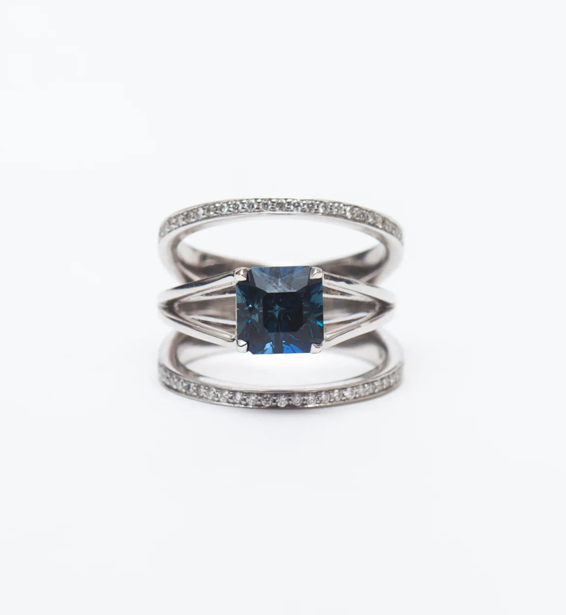 Nigerian Sapphire Centered & Acute Ring Set