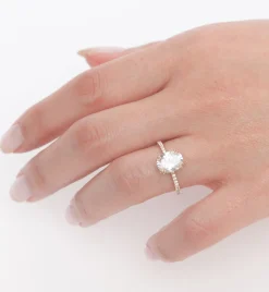 Oval Eleonore Delicate Pavé Ring