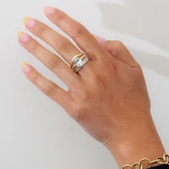 Oval Portico Solitaire