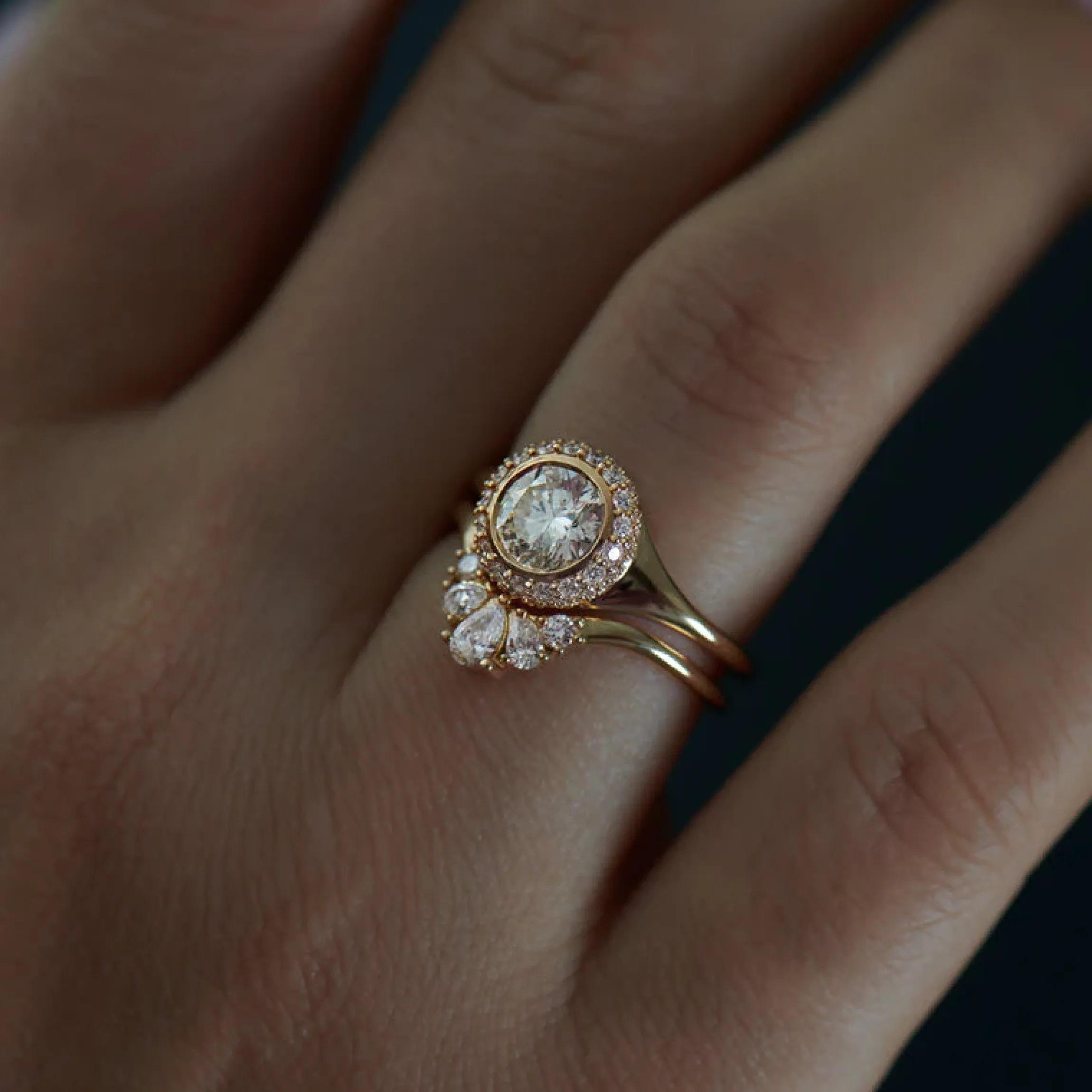 Pear & Brilliant Diamond Crown Nesting Wedding Ring