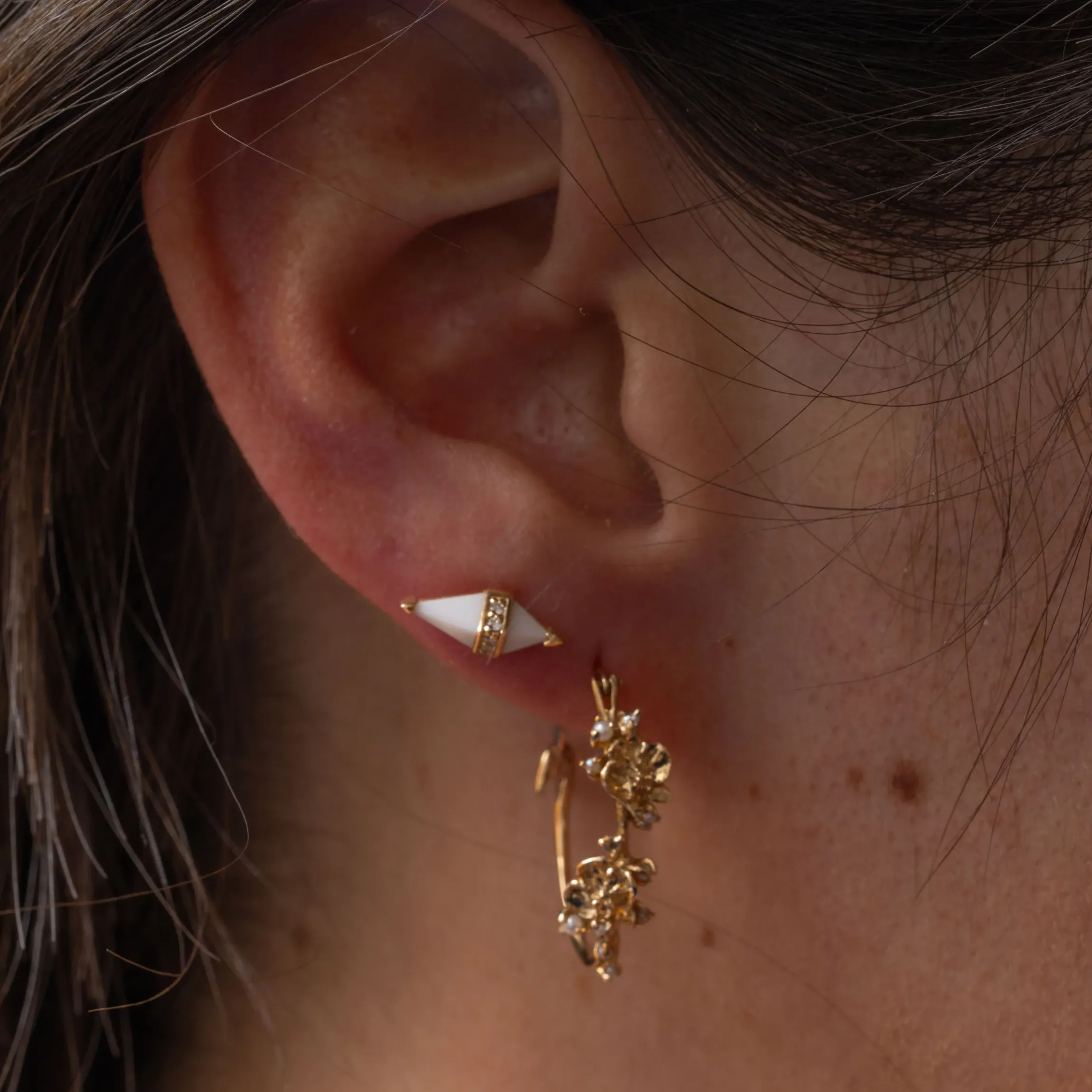 Single Orchid and Diamond Dewdrops Large Garden Hoop